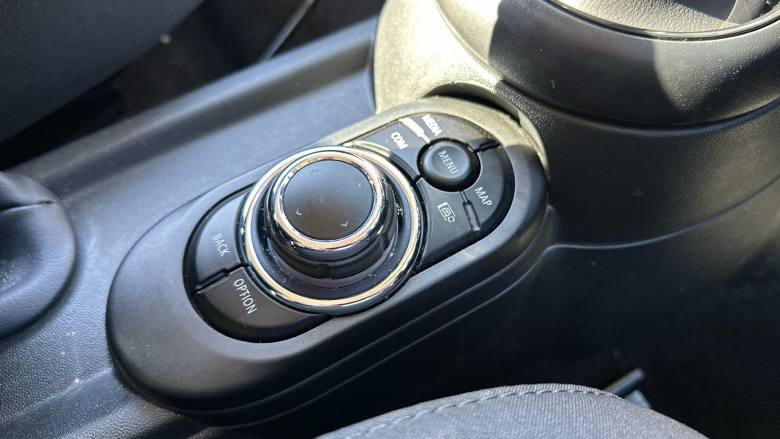 MINI Hatchback 2.0 Cooper S Classic Premium 5dr Auto Petrol Hatchback